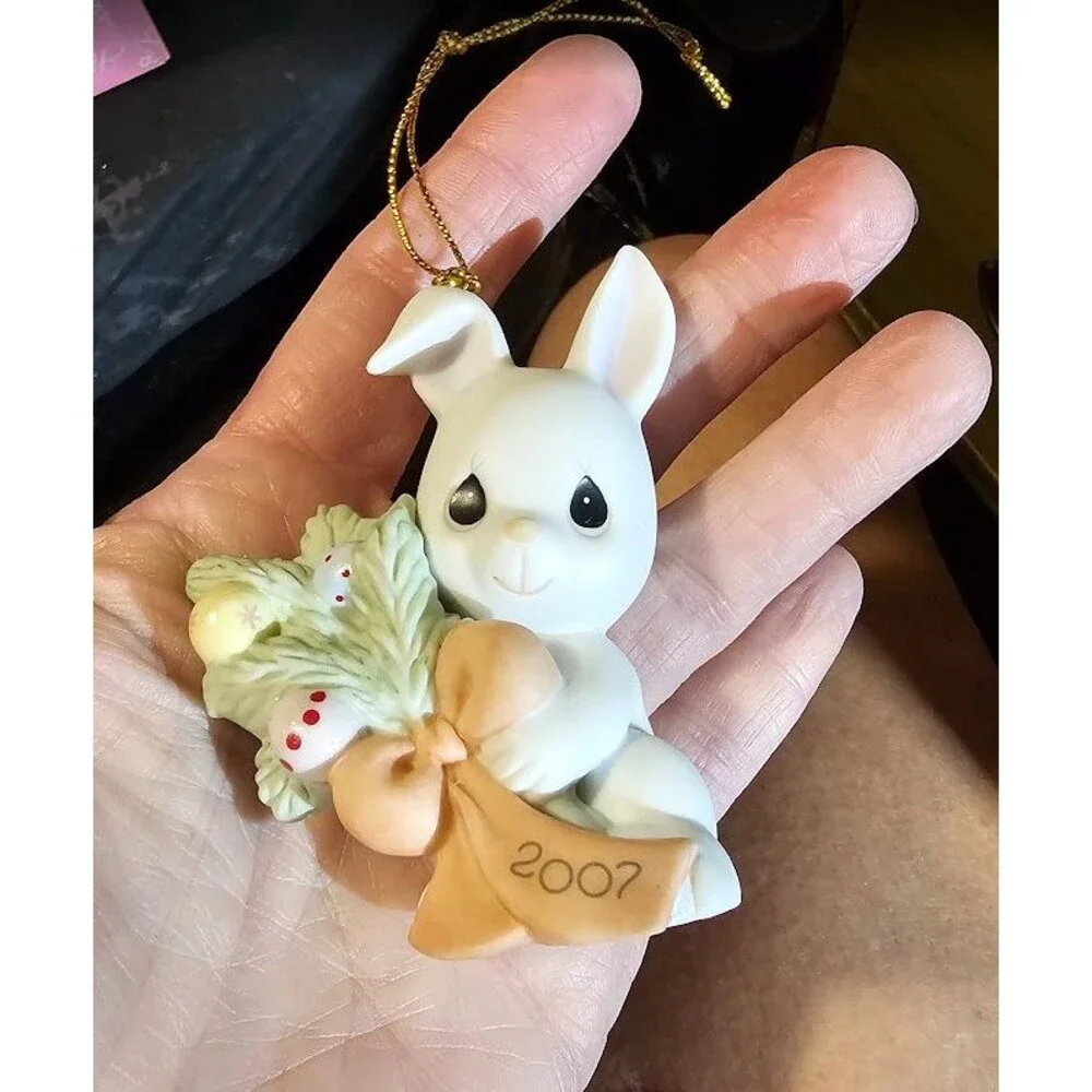 Precious Moments-holiday gift bunny with Christmas twigs 2006 (710007)